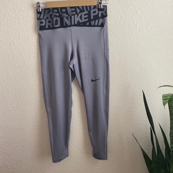 Nike intertwist 7/8ths grey leggings - Picture 3 of 7